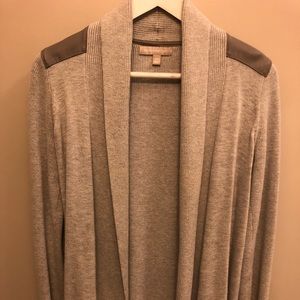 Light gray cardigan in wool
